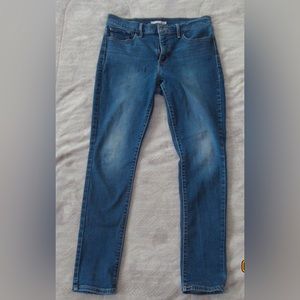Levi’s Shaping Skinny jeans: Size 31